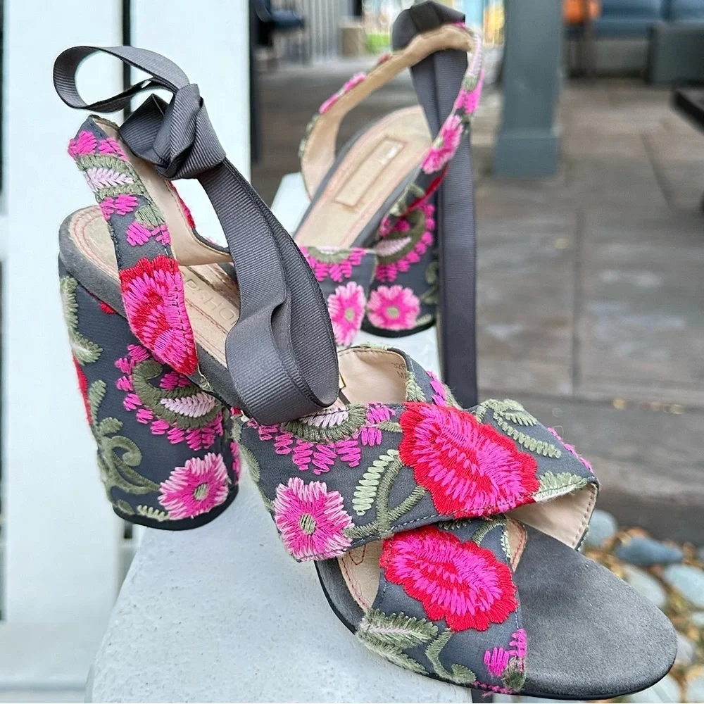 Topshop Reena embroidered gray & pink sandals w/ankle ties - size 39 (8.5)